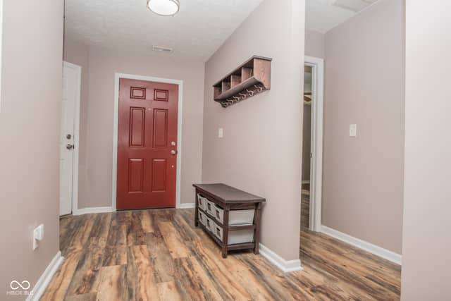 9105 Robey Meadows Lane, Indianapolis, IN 46234, photo 4 of 16