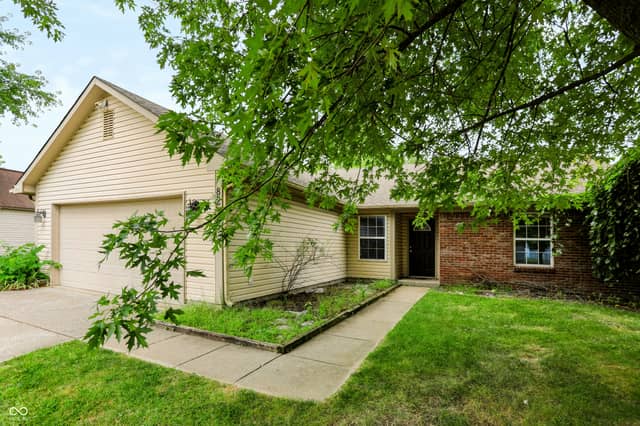 8276 Bayshore Lane, Avon, IN 46123, photo 4 of 34