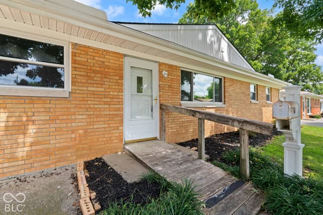 409 Wedgewood Drive, New Albany, IN 47150, photo 2 of 44