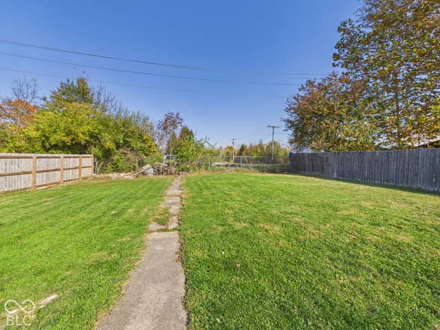 230 W Vinyard Street, Anderson, IN 46012, photo 4 of 26