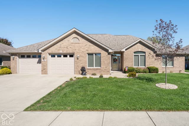 5066 W Quincy Court, Columbus, IN 47203, photo 2 of 53