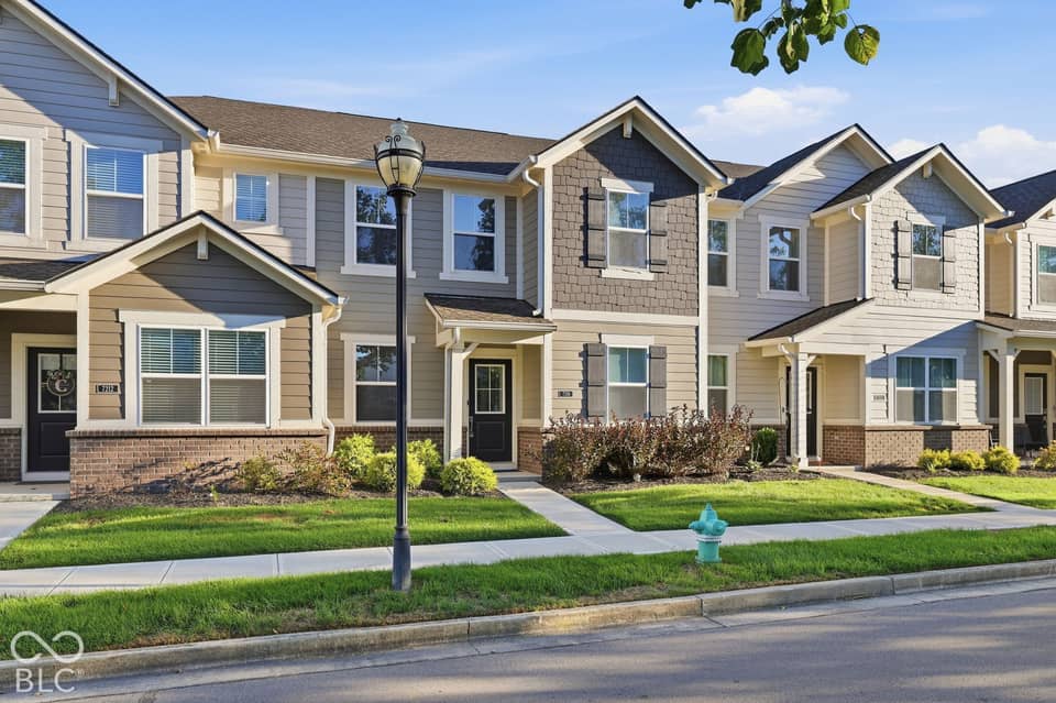 7218 Governors Row, Avon