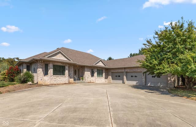 505 Kelly Drive, Brownstown, IN 47220, photo 2 of 43
