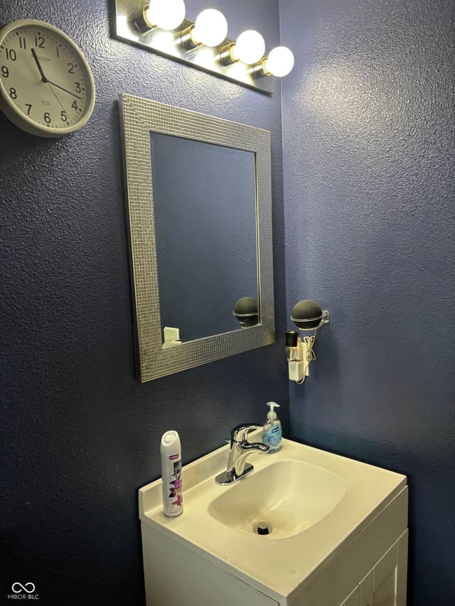 11411 Smoothbark Drive, Indianapolis, IN 46235, photo 5 of 18
