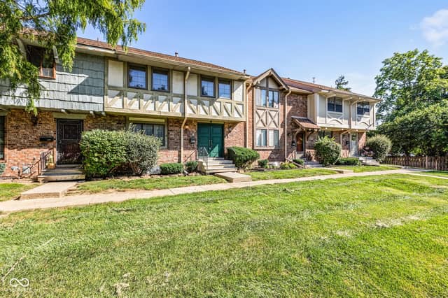 8119 Bromley Place, Indianapolis, IN 46219, photo 4 of 61