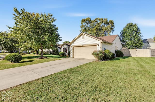 105 Fountain Drive, Mooresville, IN 46158, photo 3 of 33