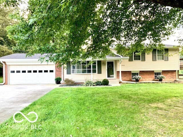 10701 S 400 W, Columbus, IN 47201, photo 2 of 70