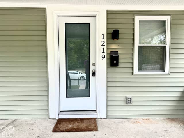 1219 E Nelson Avenue, Indianapolis, IN 46203, photo 2 of 45