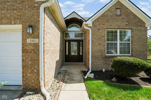 541 Ironridge Court, Indianapolis, IN 46239, photo 4 of 45