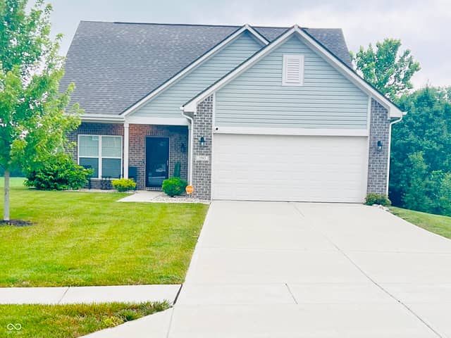 1583 N Creekwater Pass, Greenfield, IN 46140, photo 4 of 30
