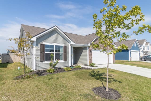308 Briar Path Drive, Greenfield, IN 46140, photo 2 of 29