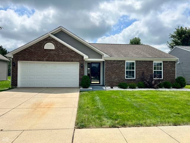 6815 W Odessa Way, McCordsville, IN 46055, photo 3 of 41