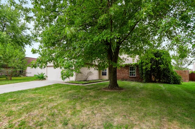 8276 Bayshore Lane, Avon, IN 46123, photo 3 of 34