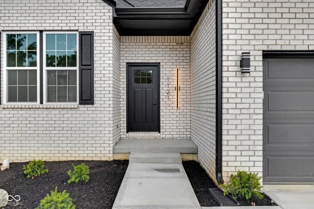 1121 Brookside Court, Avon, IN 46123, photo 5 of 91