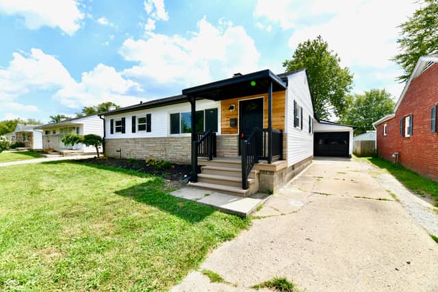129 E McKenzie Road, Greenfield, IN 46140, photo 5 of 34