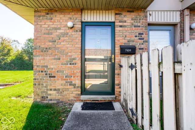 7459 Countrybrook Drive, Indianapolis, IN 46260, photo 4 of 23