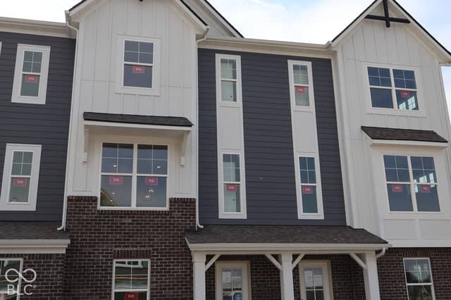 11195 Hobbsbrook Drive, Noblesville, IN 46060, photo 3 of 12