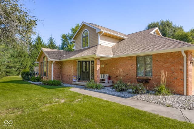 1001 Butternut Drive, Columbus, IN 47201, photo 4 of 64