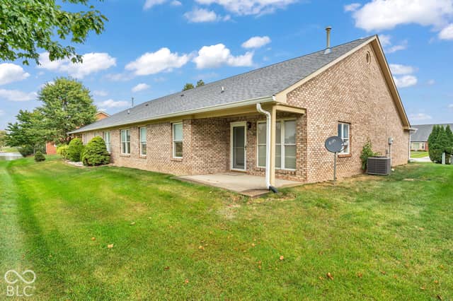 340 Lakewood Court, Avon, IN 46123, photo 4 of 33