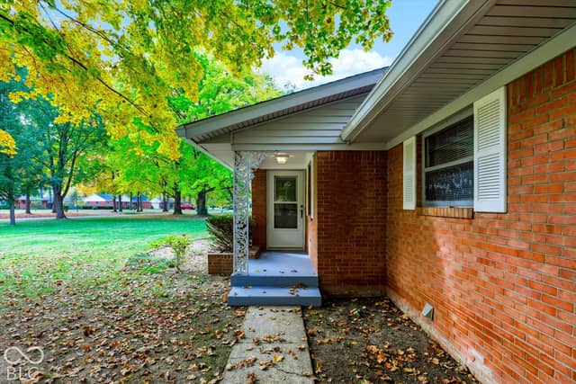 6924 Munsee Lane, Indianapolis, IN 46260, photo 4 of 53