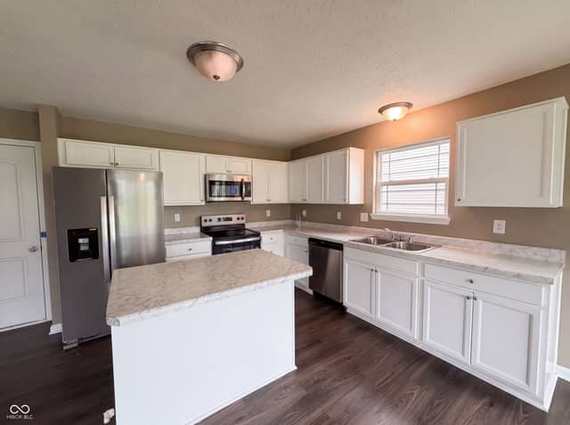 8196 Alyssum Drive, Plainfield, IN 46168, photo 3 of 21