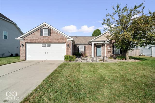 6862 Eagle Crossing Boulevard, Brownsburg, IN 46112, photo 2 of 34