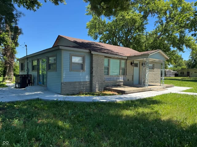 2702 Caroline Avenue, Indianapolis, IN 46218, photo 3 of 18