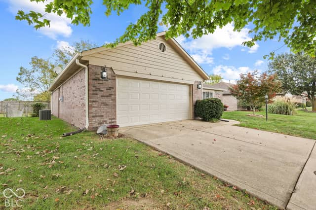 6914 Kirkwood Club Drive, Indianapolis, IN 46241, photo 5 of 37