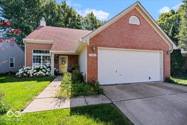 2261 Rolling Oak Drive, Indianapolis, IN 46214, photo 3 of 30