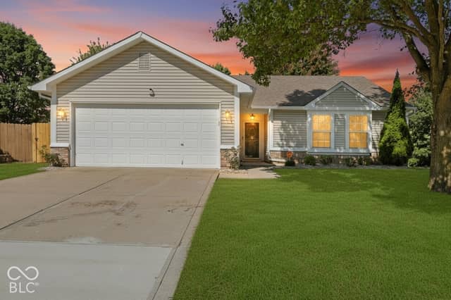 9904 Comb Run Court, Avon, IN 46123, photo 2 of 22