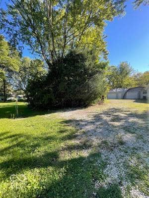 900 S County Road 550 E, Selma, IN 47383, photo 3 of 12