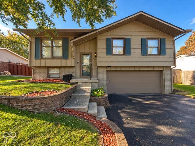 5524 Dollar Hide South Drive, Indianapolis, IN 46221, photo 2 of 28