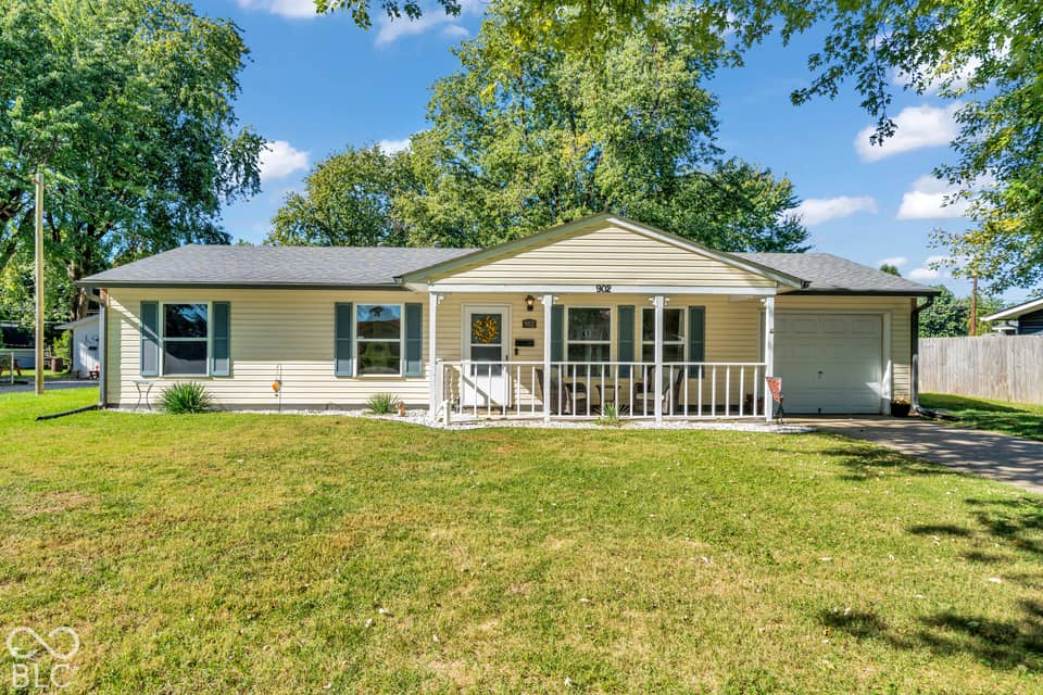 902 Sweetbriar Avenue, Whiteland, IN 46184, photo 1 of 17