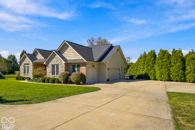 2532 Woodland Farms Drive, Columbus, IN 47201, photo 4 of 78