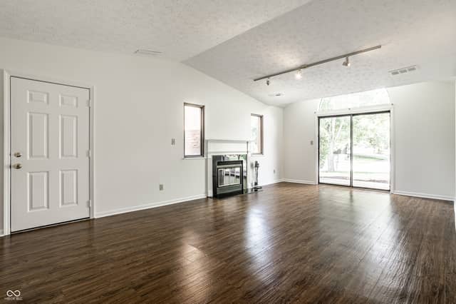 9223 Golden Oaks E, Indianapolis, IN 46260, photo 5 of 30