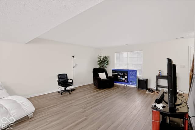 11915 Newcastle Drive, Indianapolis, IN 46235, photo 5 of 49