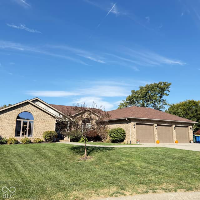 209 N Copperwood Court, Muncie, IN 47304, photo 2 of 41