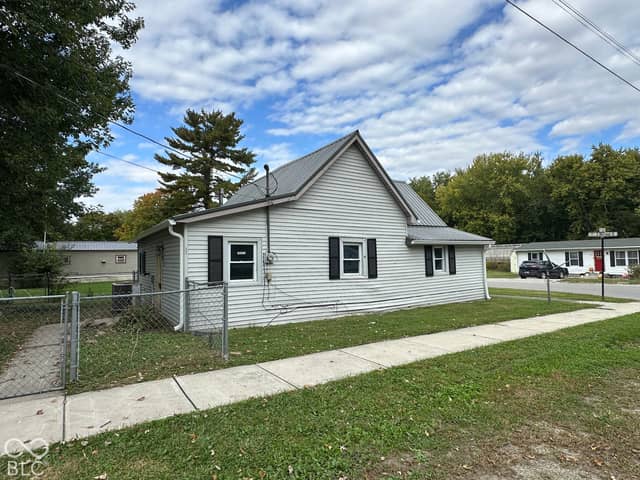 208 N East, Roachdale, IN 46172, photo 4 of 64