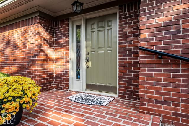 8722 Cricket Tree Lane, Indianapolis, IN 46260, photo 3 of 33