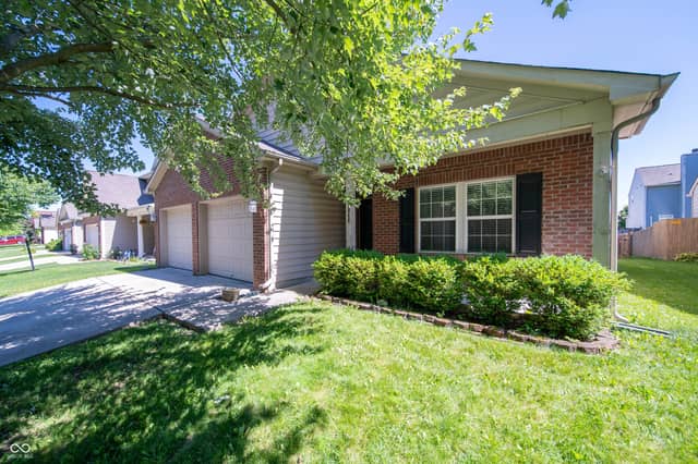 11044 Schoolhouse Road, Fishers, IN 46037, photo 3 of 37