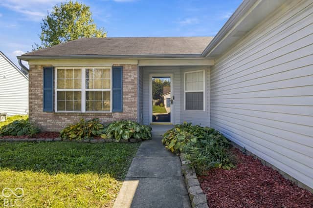 2211 W Autumn Lane, Columbus, IN 47201, photo 2 of 25