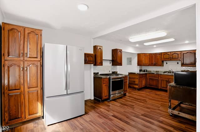 186 N 8th Avenue, Beech Grove, IN 46107, photo 4 of 19