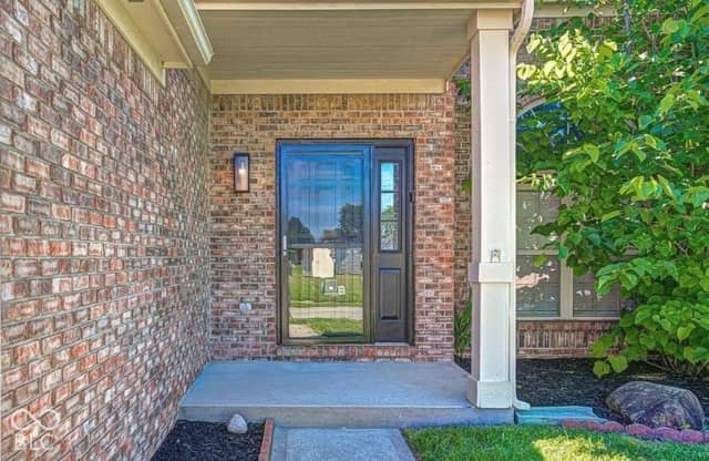 2333 Allford, Indianapolis, IN 46229, photo 2 of 26