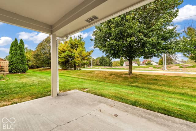 340 Lakewood Court, Avon, IN 46123, photo 3 of 33