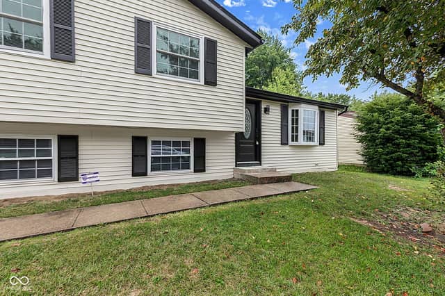 921 Waring Drive E, Indianapolis, IN 46229, photo 5 of 61