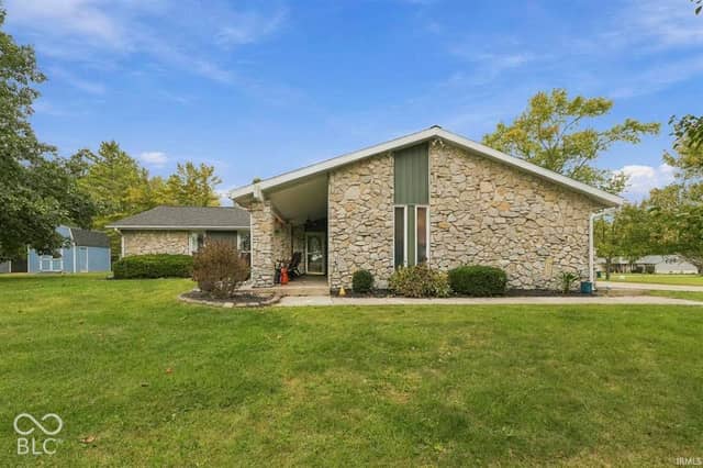 8301 N Santa Barbara Drive, Muncie, IN 47303, photo 2 of 37