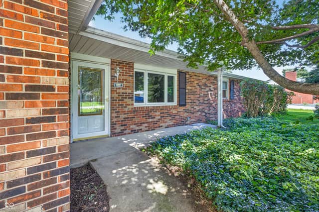 5370 E Forster Avenue, Columbus, IN 47201, photo 5 of 37