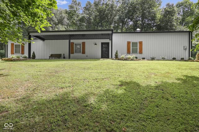 5540 E Washboard Road, Bloomfield, IN 47424, photo 2 of 33