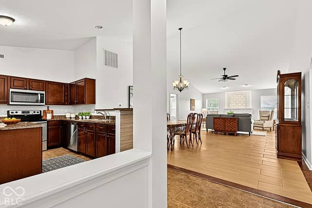 6656 W Deer Hill Drive, McCordsville, IN 46055, photo 4 of 33