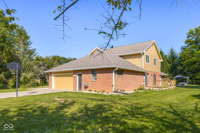 1001 Butternut Drive, Columbus, IN 47201, photo 5 of 64